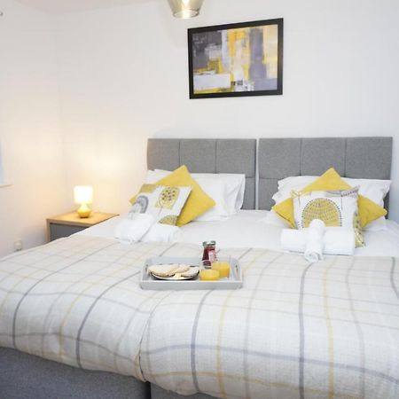 2Bedrm-4Guests-Parking-Nearstation Apartment London Bagian luar foto