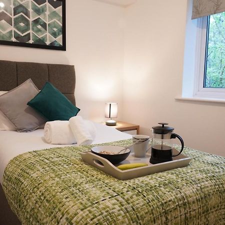 2Bedrm-4Guests-Parking-Nearstation Apartment London Bagian luar foto