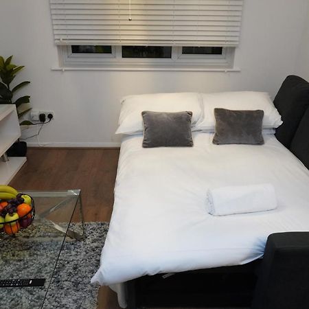 2Bedrm-4Guests-Parking-Nearstation Apartment London Bagian luar foto