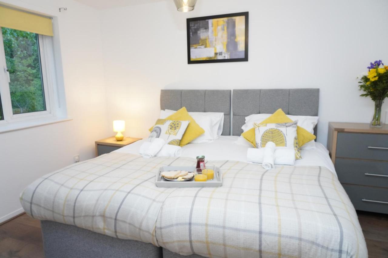 2Bedrm-4Guests-Parking-Nearstation Apartment London Bagian luar foto