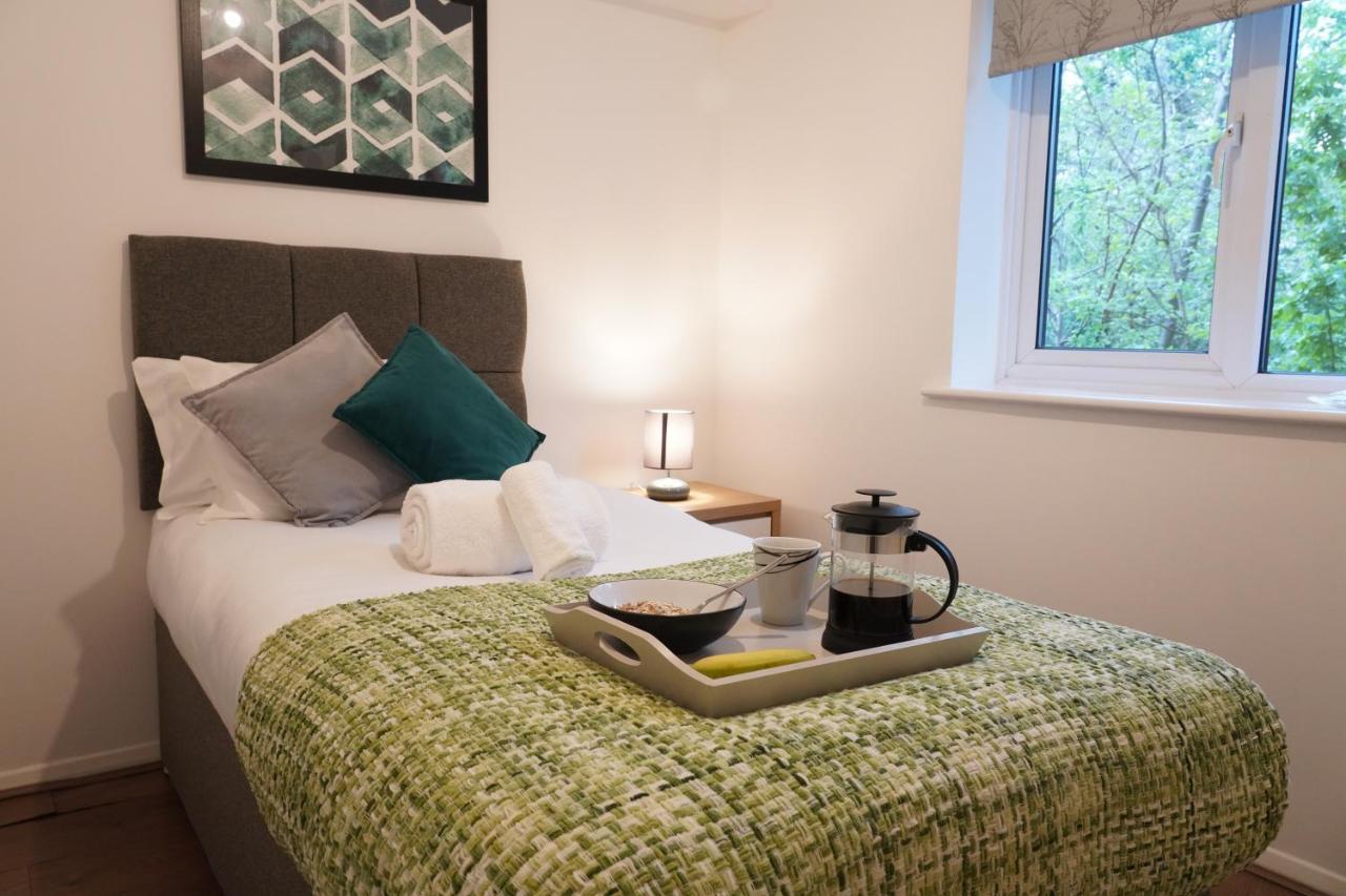 2Bedrm-4Guests-Parking-Nearstation Apartment London Bagian luar foto