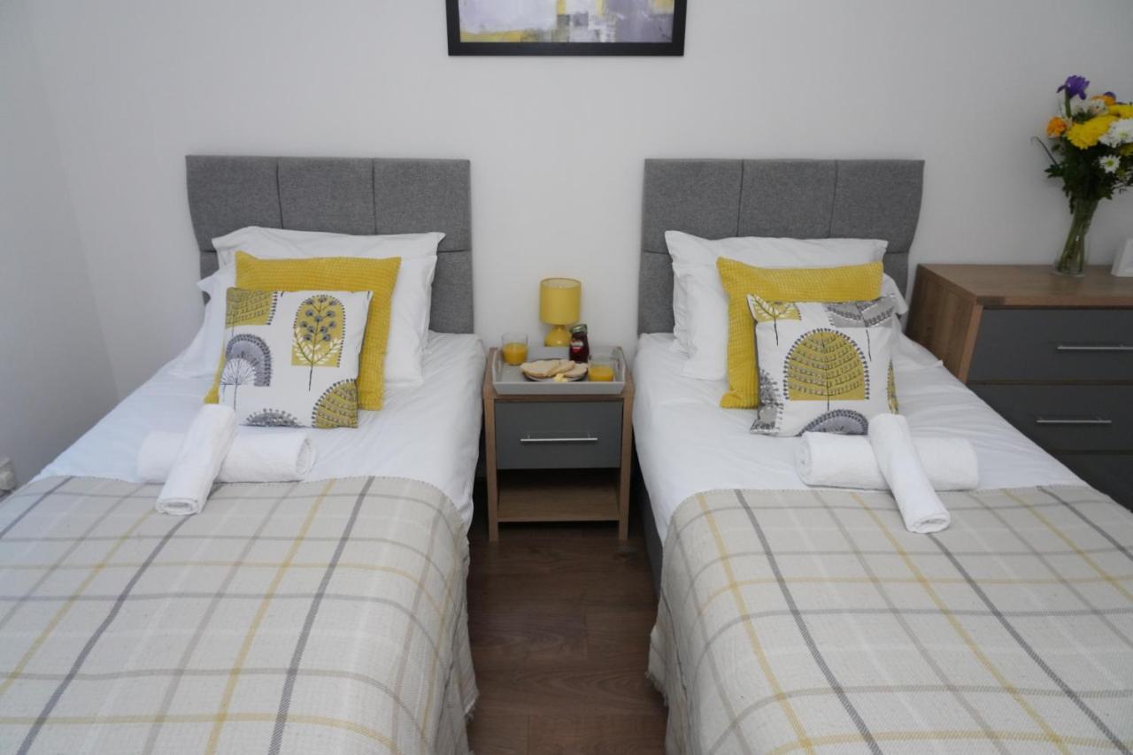 2Bedrm-4Guests-Parking-Nearstation Apartment London Bagian luar foto