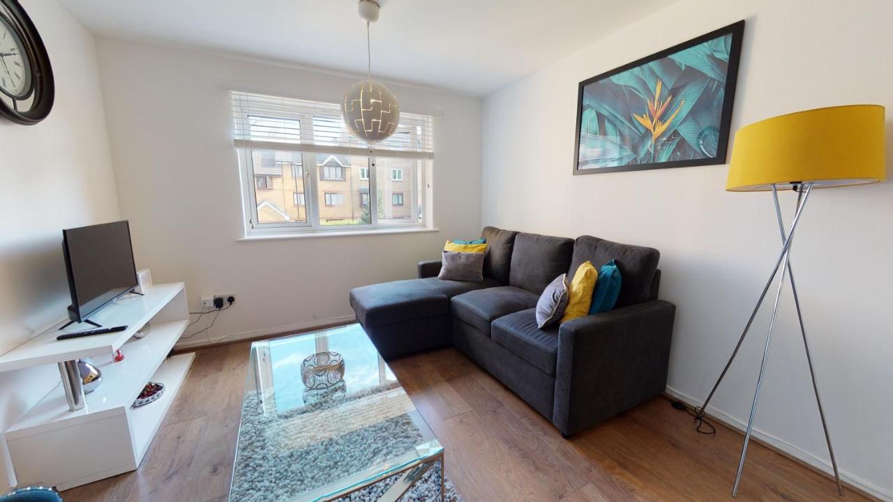 2Bedrm-4Guests-Parking-Nearstation Apartment London Bagian luar foto