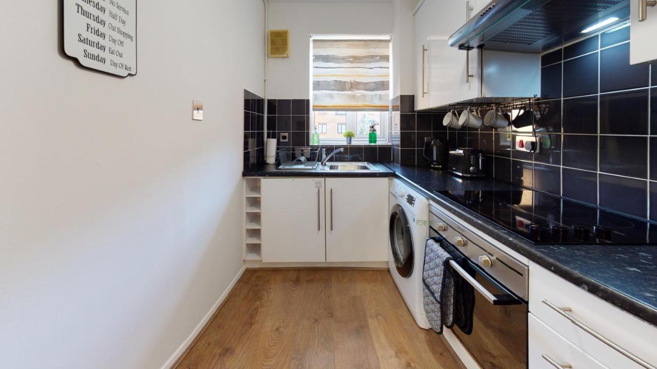 2Bedrm-4Guests-Parking-Nearstation Apartment London Bagian luar foto