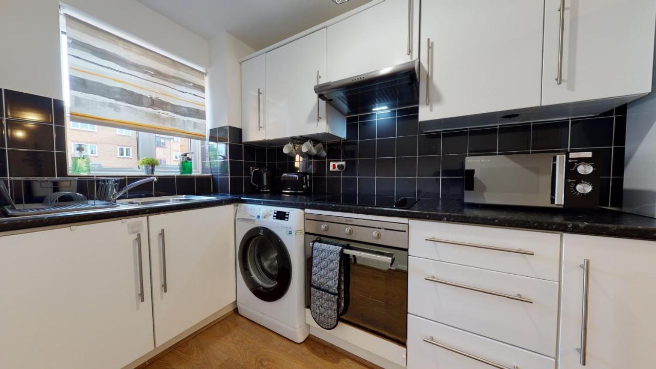 2Bedrm-4Guests-Parking-Nearstation Apartment London Bagian luar foto
