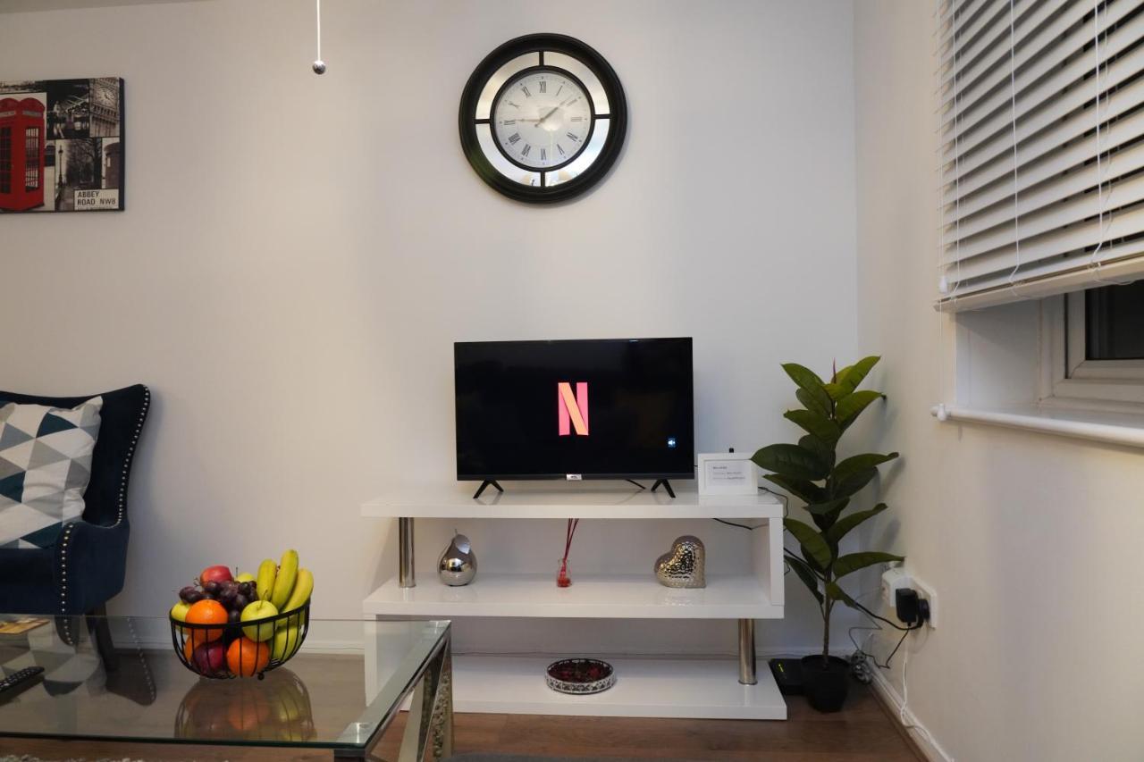 2Bedrm-4Guests-Parking-Nearstation Apartment London Bagian luar foto